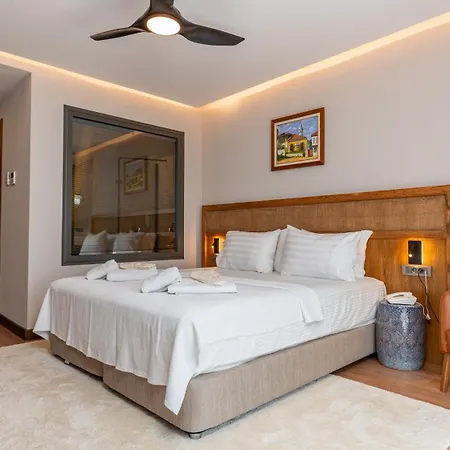 Cunda Kizilca Deluxe & מלון 4*